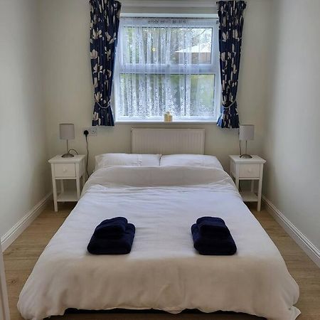 Cheerful, Cosy, One Bedroom Home With Patio And Parking Newbury  Exterior foto