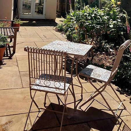 Cheerful, Cosy, One Bedroom Home With Patio And Parking Newbury  Exterior foto