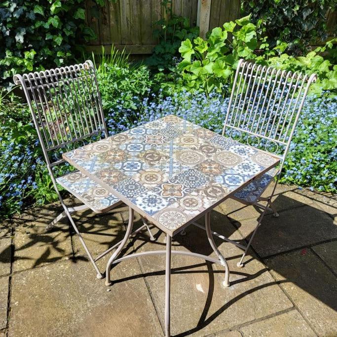 Cheerful, Cosy, One Bedroom Home With Patio And Parking Newbury  Exterior foto